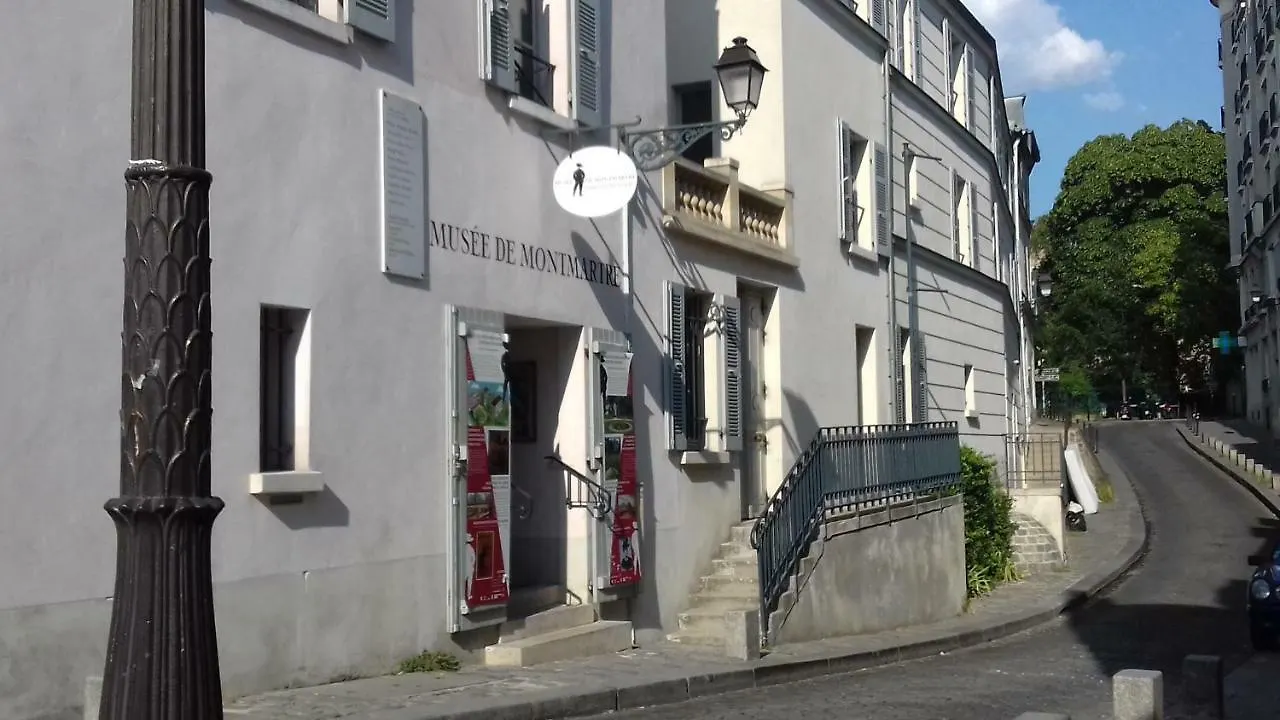 The Heart Of Montmartre Apartment